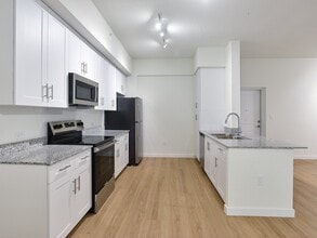 Gateway Luxury Apartments in Pompano Beach, FL - Foto de edificio - Building Photo