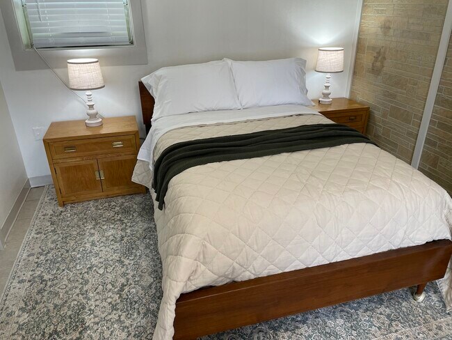 107 Elyria St, Unit Studio #5 in Lodi, OH - Building Photo - Building Photo