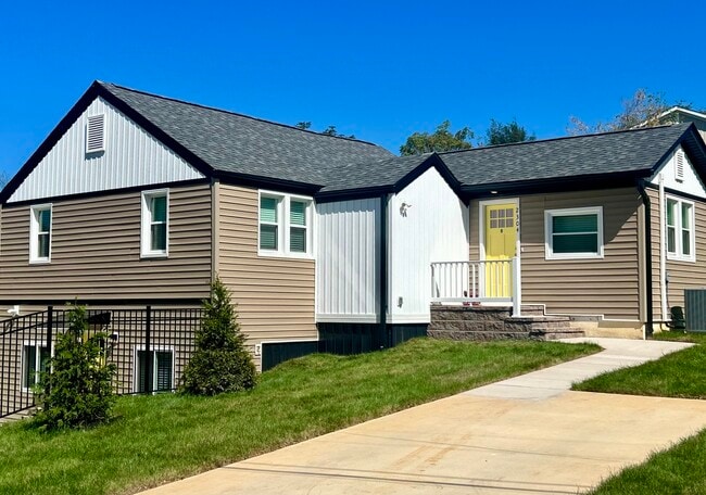 2304 Belle Ave NE, Unit B