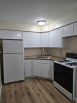 W166N9108 Grand Ave, Unit 3 in Menomonee Falls, WI - Building Photo