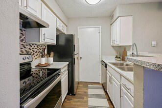 Westmoor Apartment Homes in Dallas, TX - Foto de edificio - Building Photo