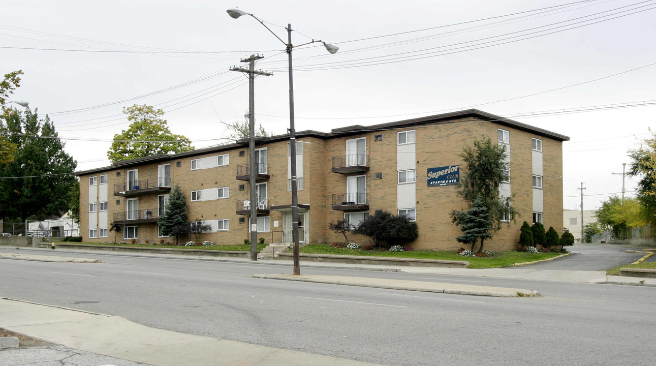 SUPERIOR CLUB APARTMENTS in East Cleveland, OH - Foto de edificio