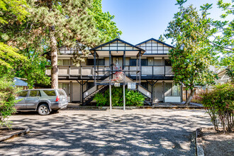 Rickshaw Apartments in Eugene, OR - Building Photo - Building Photo