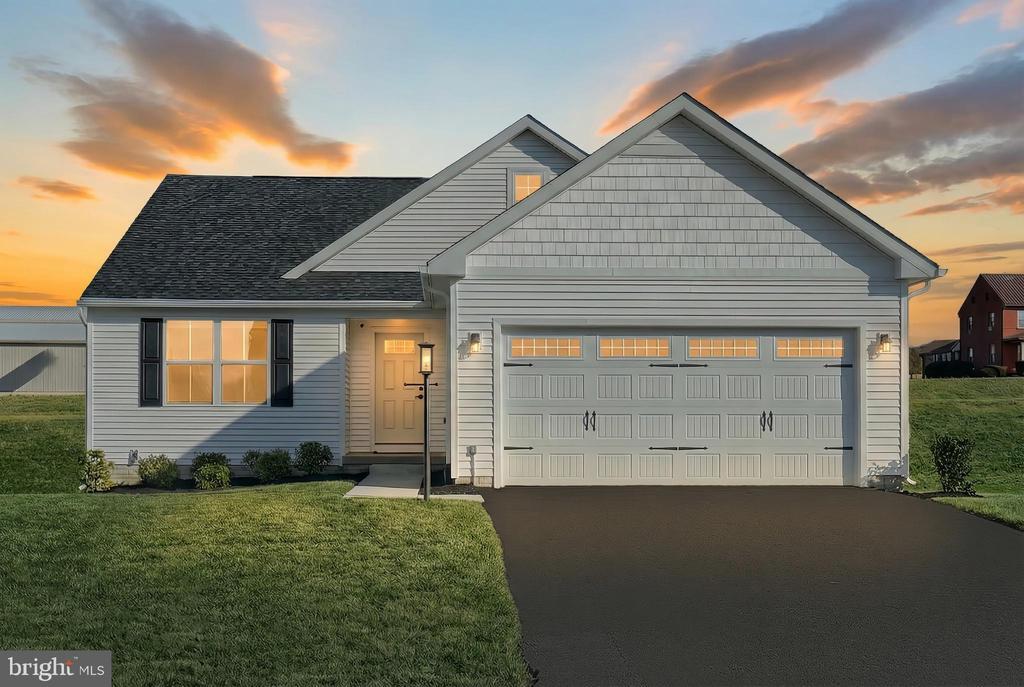 77 Summerfield Dr in Hanover, PA - Building Photo