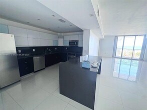 5825 Collins Ave in Miami Beach, FL - Building Photo - Building Photo