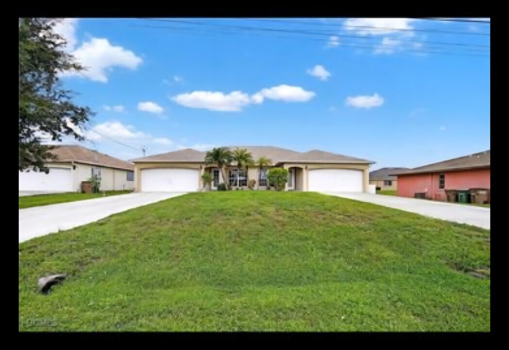 518 SE 5th Pl in Cape Coral, FL - Building Photo