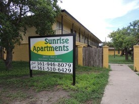 Sunrise Apartments in Robstown, TX - Building Photo