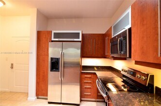 7355 SW 89th St in Miami, FL - Building Photo - Building Photo