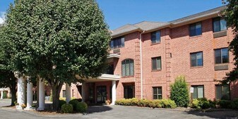 Holiday Forsyth Court in Winston-Salem, NC - Building Photo