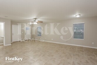 8303 Thor St in Jacksonville, FL - Foto de edificio - Building Photo