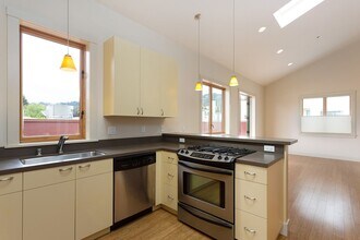 2629 Ashby Ave in Berkeley, CA - Building Photo - Building Photo