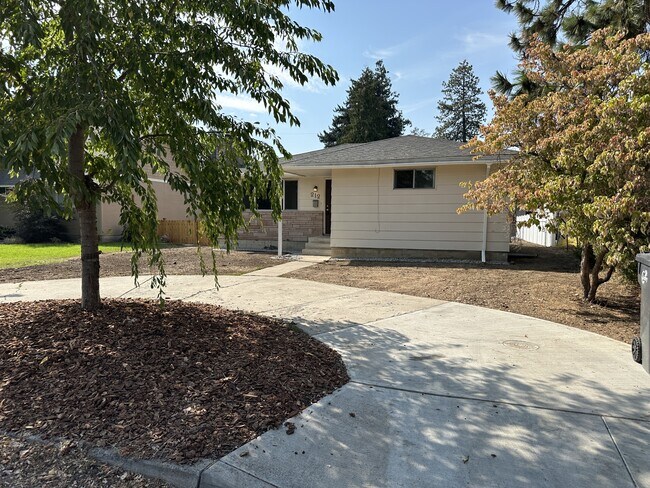 212 N 4th St in Cheney, WA - Building Photo - Building Photo