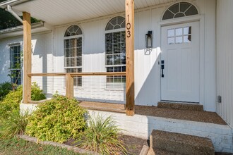 103 Hunterwood Ct in White House, TN - Foto de edificio - Building Photo