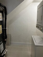1305 W 53rd St in Hialeah, FL - Building Photo - Building Photo
