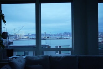 2064 SW Charlestown St in Seattle, WA - Foto de edificio - Building Photo