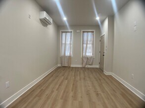 121 W Sharpnack St in Philadelphia, PA - Building Photo - Building Photo