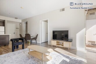 545 San Antonio Rd in Mountain View, CA - Foto de edificio - Building Photo