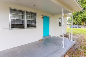 2171 NW 100th St-Unit -2173 in Miami, FL - Building Photo - Building Photo