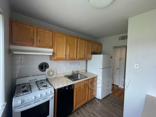 9101 Olive Blvd in Olivette, MO - Building Photo - Building Photo