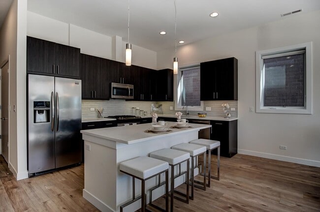 2522 W Addison St in Chicago, IL - Building Photo - Building Photo