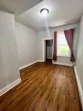 5 Morton Pl, Unit 2 in Jersey City, NJ - Building Photo - Building Photo