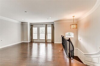 3695 E Paces Walk in Atlanta, GA - Building Photo - Building Photo