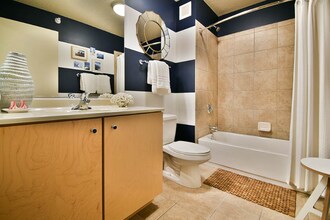 196 E Wacker Dr in Chicago, IL - Building Photo - Building Photo