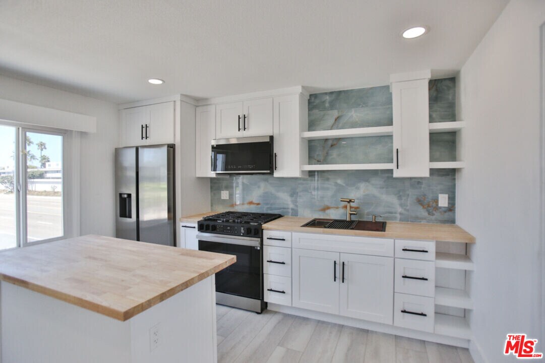 17165 Pacific Coast Hwy in Huntington Beach, CA - Building Photo
