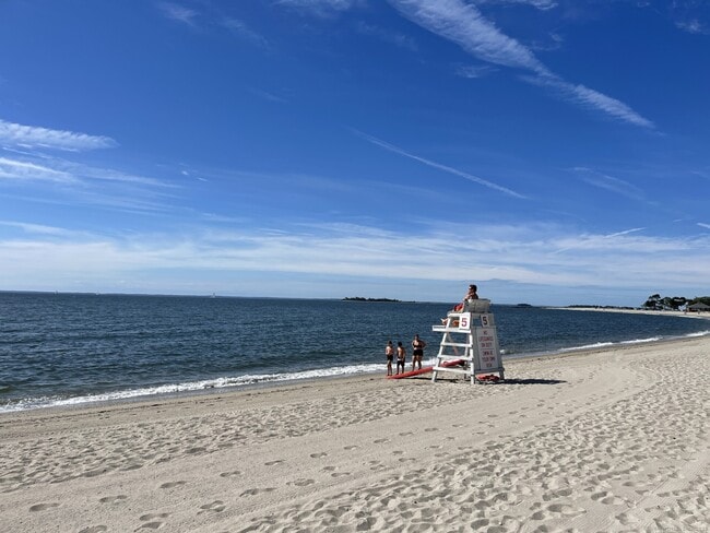 29 Soundview Dr in Westport, CT - Foto de edificio - Building Photo