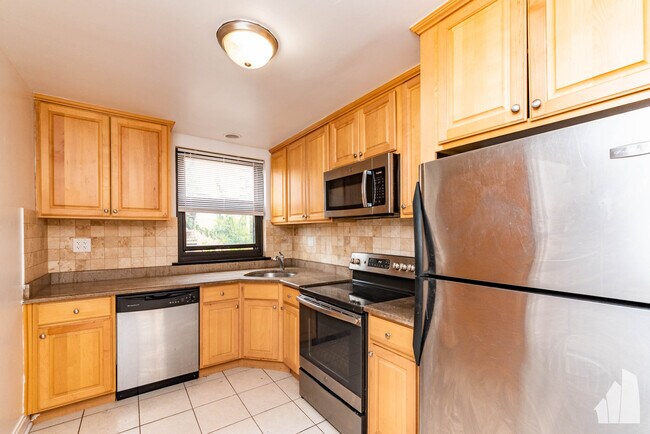 7324 N Ridge Blvd, Unit 3W