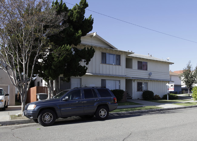 641 Warne St in La Habra, CA - Foto de edificio - Building Photo