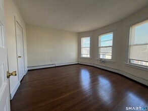 37-41-41 Jackson Ave in Bridgeport, CT - Building Photo - Building Photo