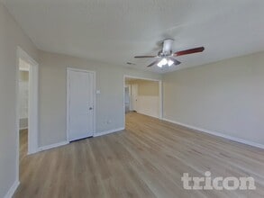 737 SE 3rd St in Grand Prairie, TX - Building Photo - Building Photo