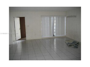 6512 Kendale Lakes Dr in Miami, FL - Building Photo - Building Photo