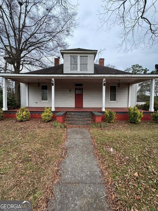 392 S Cherokee Rd in Social Circle, GA - Building Photo