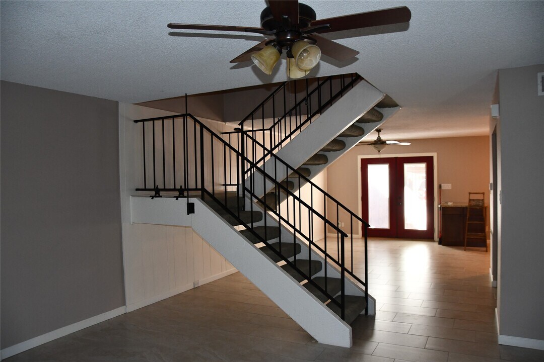 2316 Shadowdale Dr in Houston, TX - Building Photo