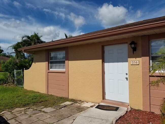 314 SE 16th Pl in Cape Coral, FL - Building Photo - Building Photo