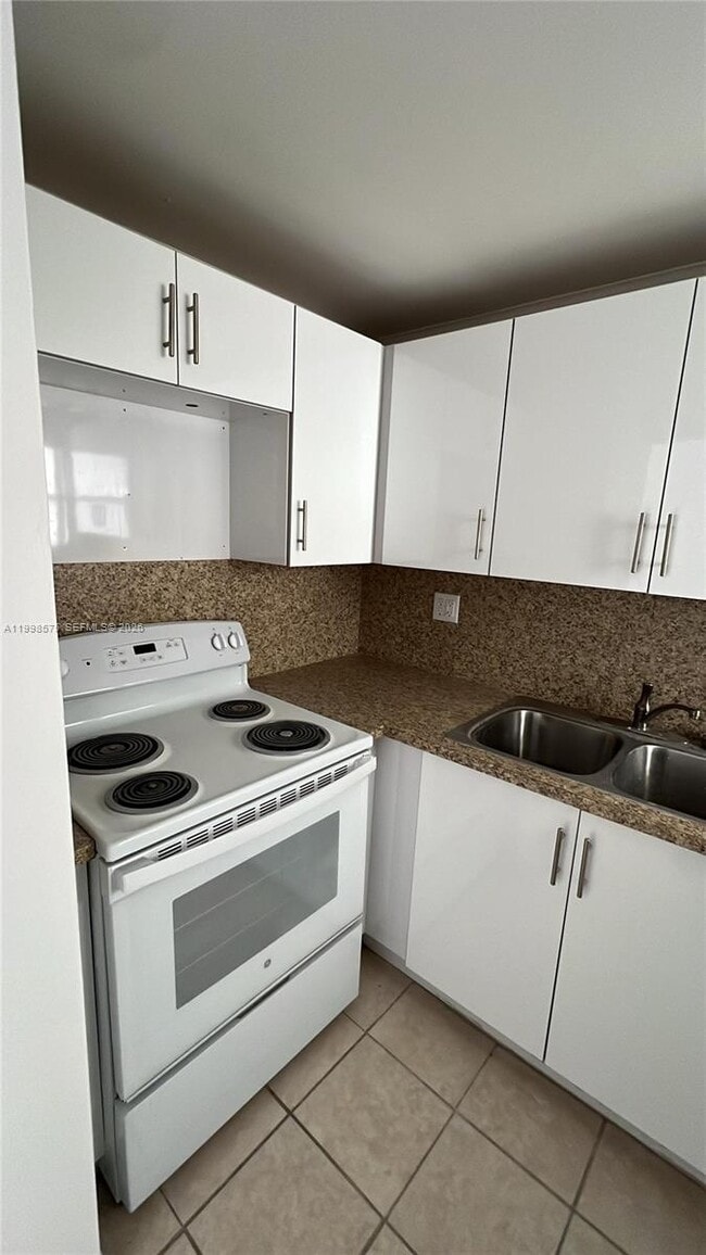 4480 Palm Ave in Hialeah, FL - Building Photo - Building Photo