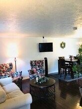 7700 Mineral Springs Dr in Gaithersburg, MD - Foto de edificio - Building Photo