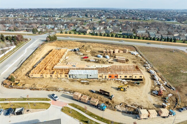 Senior Living in Omaha, NE - Foto de edificio - Primary Photo