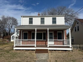 18 W Whitlock Ave in Winchester, VA - Building Photo