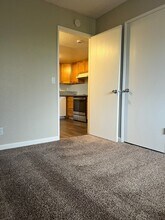 The Oaks at Bell in Sacramento, CA - Foto de edificio - Interior Photo