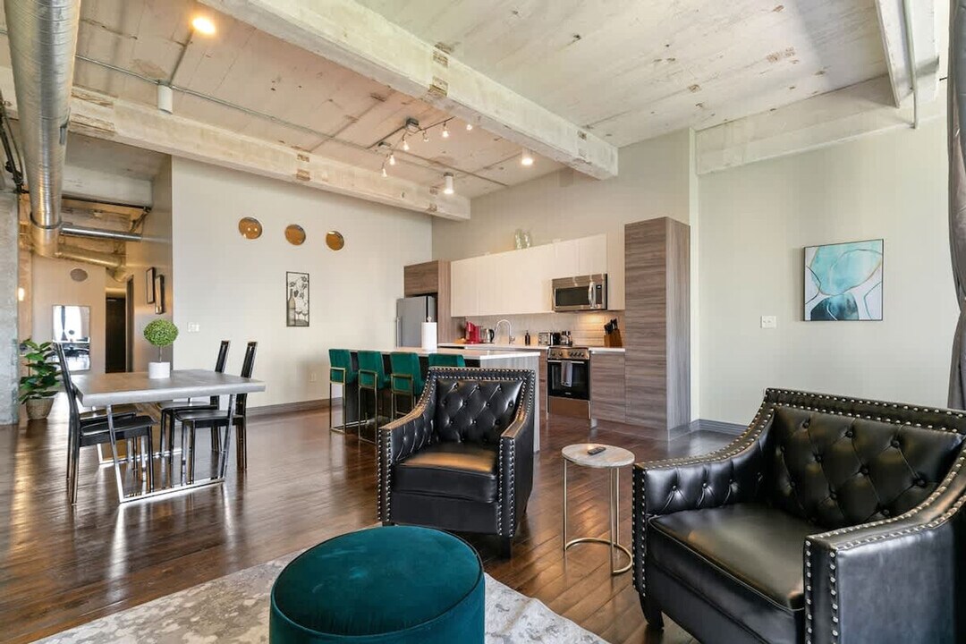 500 S Ervay St in Dallas, TX - Building Photo