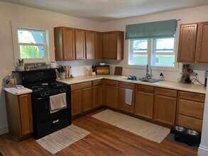 410 Dakota St, Unit Lower in Oshkosh, WI - Building Photo - Building Photo