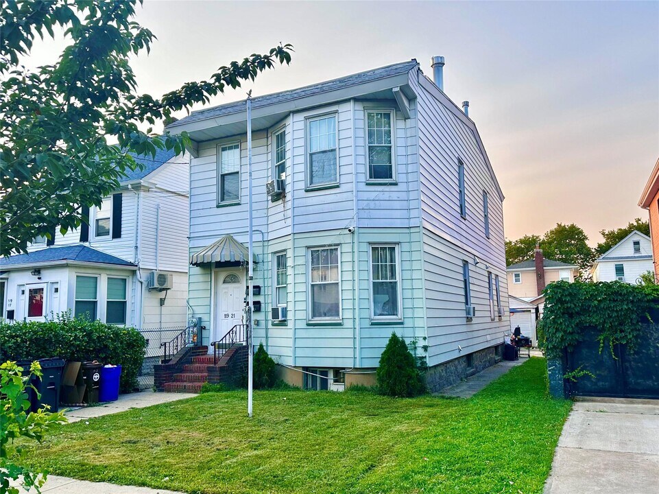 119-21 9th Ave in Queens, NY - Building Photo