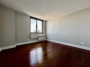 3333 Broadway, Unit E25D in New York, NY - Building Photo - Building Photo