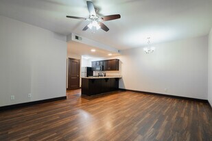 Westport Woods in Louisville, KY - Building Photo