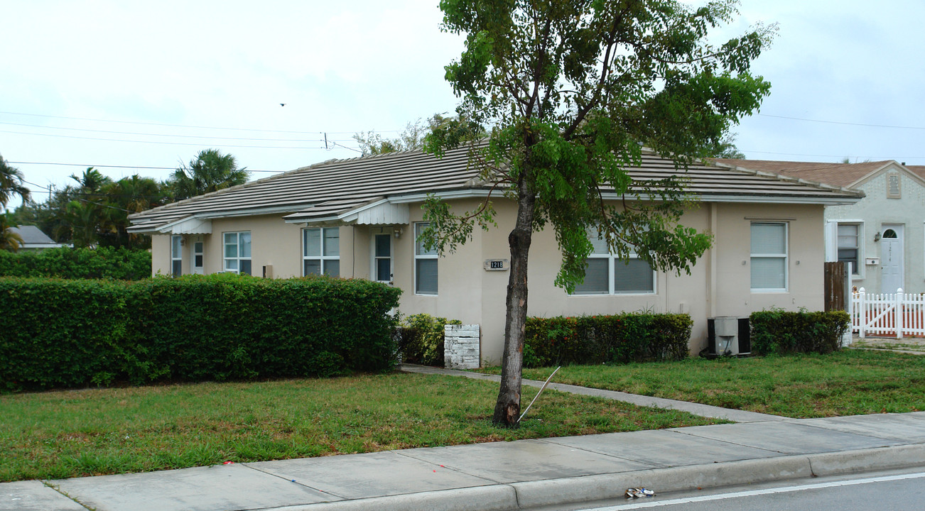 1218-1232 N Federal Hwy in Lake Worth, FL - Building Photo