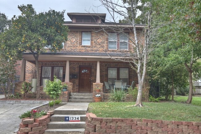 property at 1334 W Pierce St
