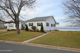 87 Cayuga Ave in Oceanport, NJ - Building Photo - Building Photo